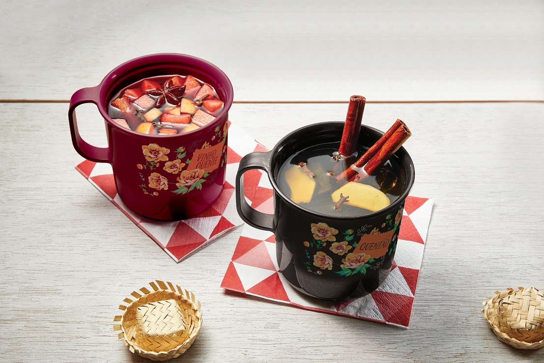 Da Tupperware, a caneca de vinho quente e quent&atilde;o custa R$ 35.