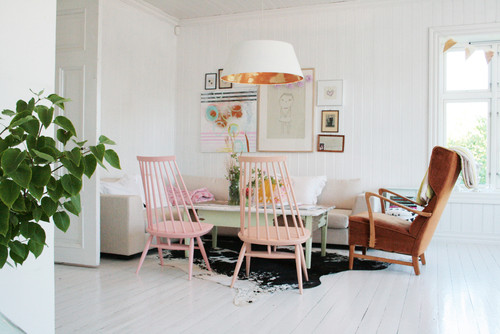 Sala rosa e verde estilo escandinavo