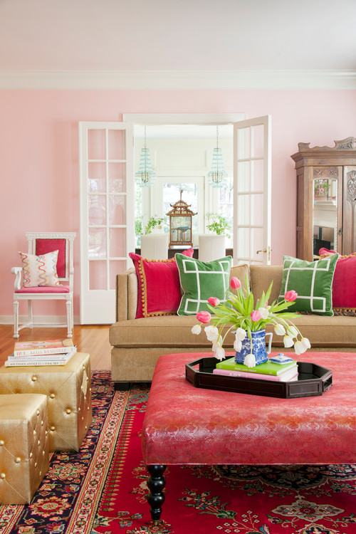 Sala de estar rosa e verde