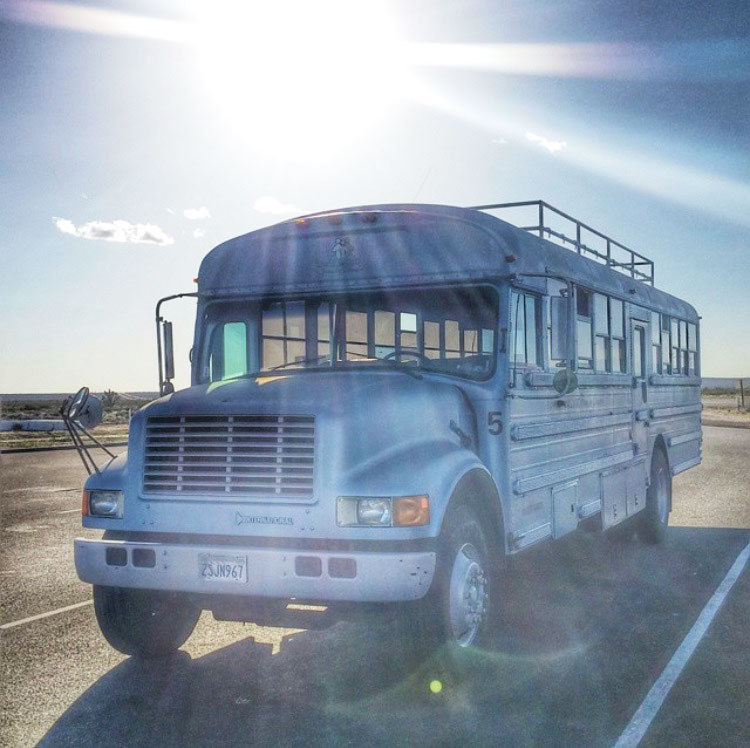 00-americano-transforma-onibus-escolar-em-sua-nova-casa