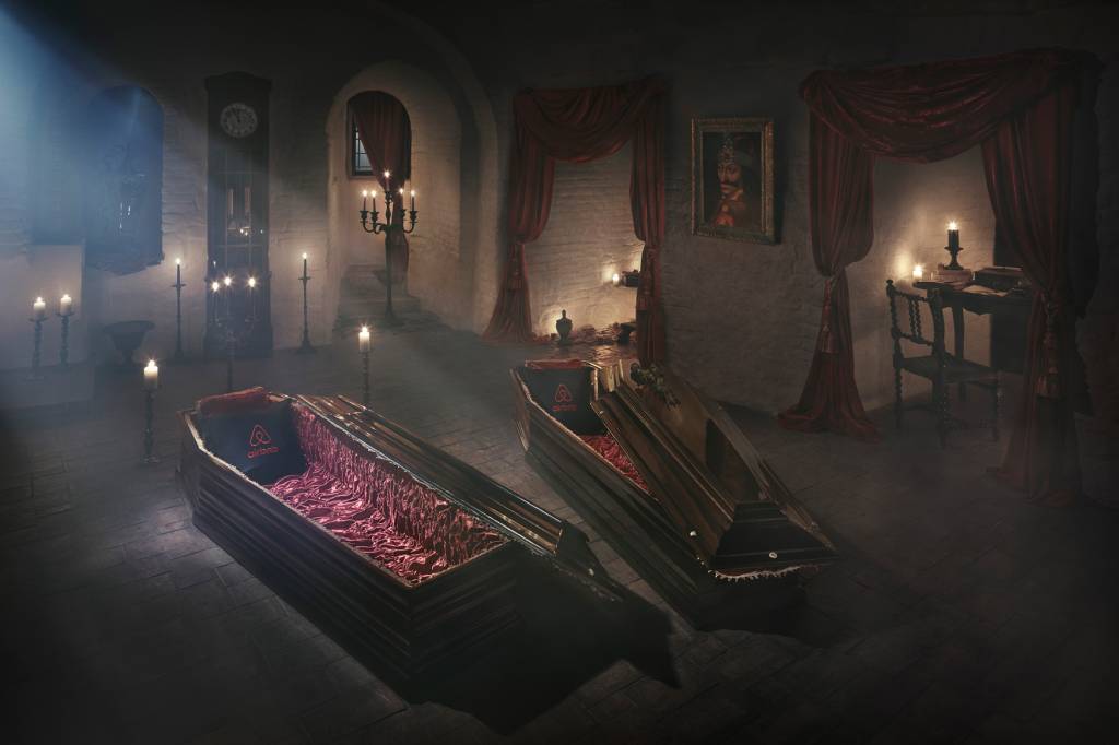 01-airbnb-oferece-noite-gratis-castelo-dracula-halloween