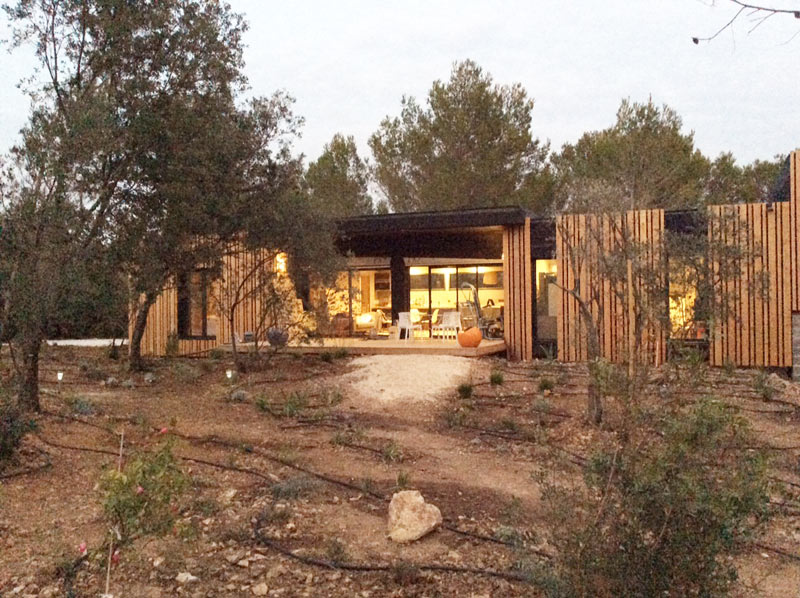 Casa pop up pode ser construída em uma semana com uma chave de fenda