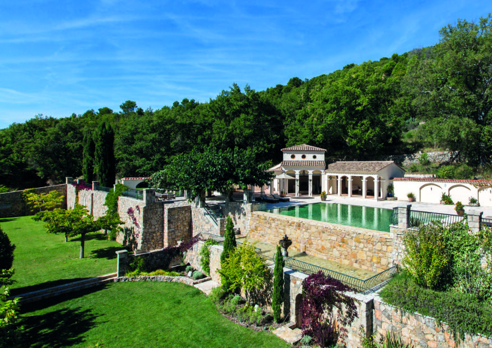 David e Victoria Beckham põem casa linda no sul da França à venda