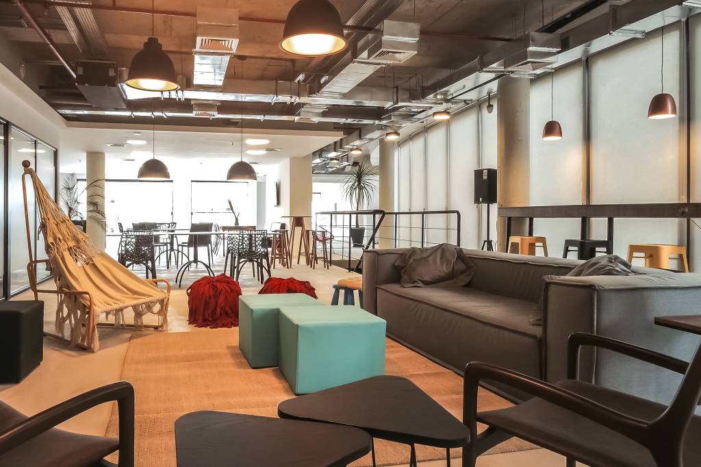 Coworking revitaliza casarão no Rio em projeto premiado