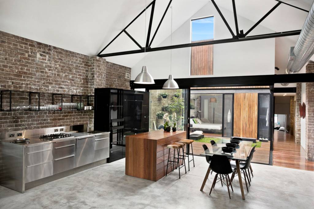 Em Sydney, casa contemporânea ocupa antiga garagem de ambulâncias