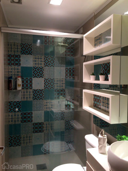 A parede estampada é o destaque do projeto de Marcos Apoitia. A parede estampada é o destaque do projeto de Marcos Apoitia.