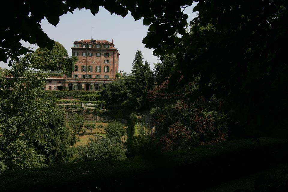 07-casa-infancia-carla-bruni-sarkozy-venda-castelo-historico-italia