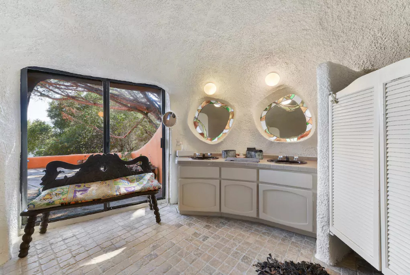 07-voce-pode-alugar-casa-flintstone-airbnb