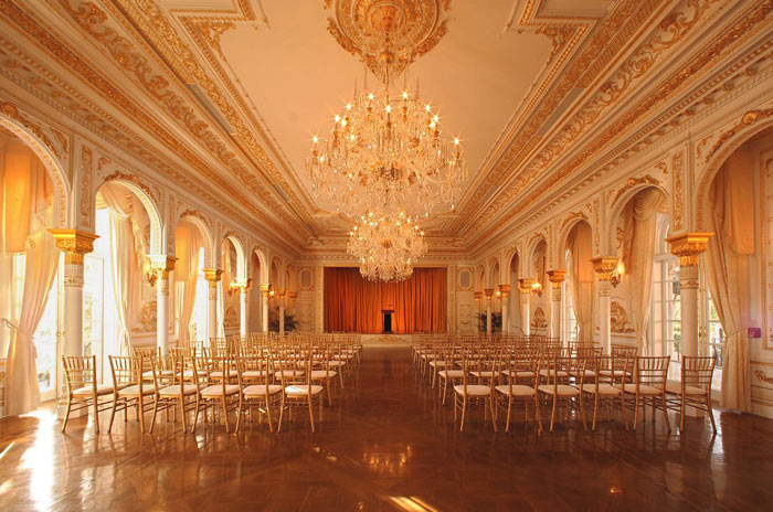 09---As-renovações-feitas-por-ele-na-propriedade-de-126-quartos-e-68-mil-m2-subiram-o-valor-de-Mar-a-Lago-para-a-faixa-dos-200-a-300-milhões-de-dólares