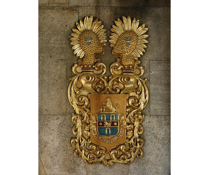 10---Adquirida-por-menos-de-10-milhões-de-dólares-com-o-mobiliário-original,-o-design-de-interiores-veio-assinado-por-Joseph-Urban,-que-já-decorou-palácios-reais