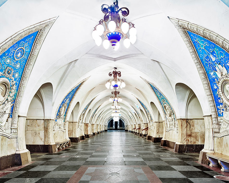 Ensaio de fotos mostra a beleza arquitetônica do metrô de Moscou