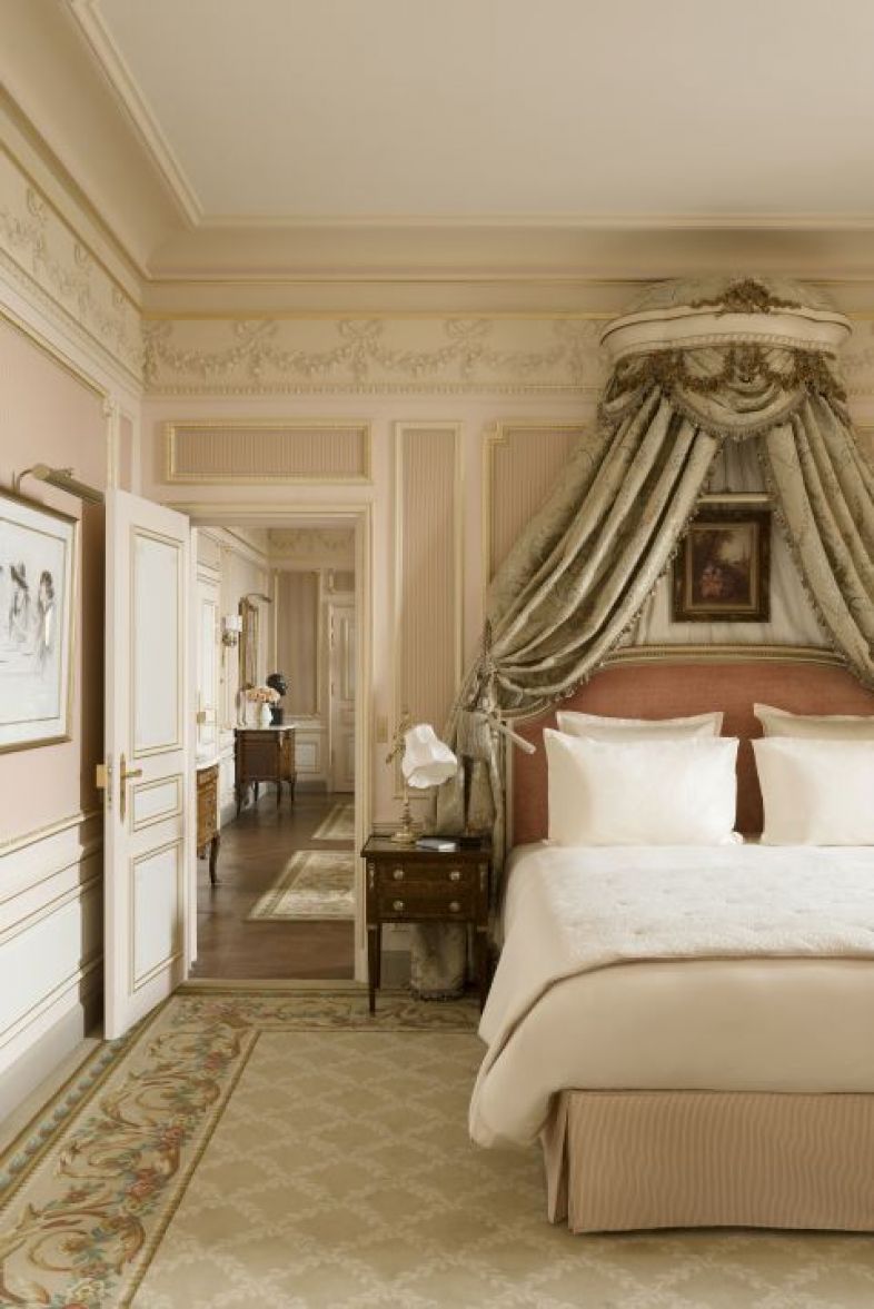 3-apos-anos-fechado-ritz-paris-e-reaberto
