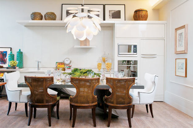 42-No-loft-idealizado-pela-arquiteta-Eliane-Kruschewsky,-da-Bahia,-cozinha-e-sala-de-jantar-correspondem-ao-mesmo-ambiente