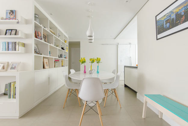 50-Para-dar-amplitude-ao-espaço,-a-designer-de-interiores-Rosa-Tieppo-integrou-living,-sala-de-jantar-e-cozinha,-totalizando-20-m-