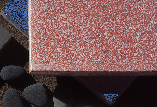 Piso monolítico de granilite moldado no local em quadros de 1,60 x 1,60 cm. … Piso monolítico de granilite moldado no local em quadros de 1,60 x 1,60 cm. …