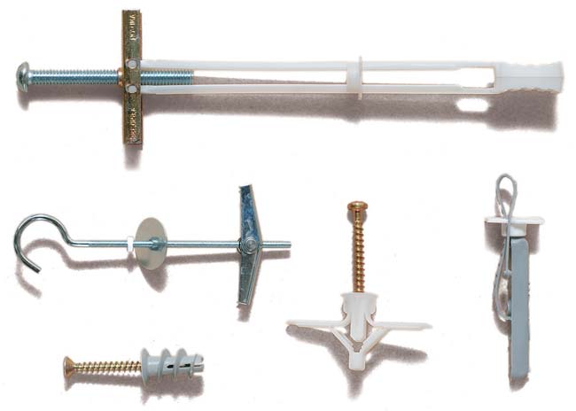 Parafusos, ganchos e buchas devem ser pr&oacute;prios para fixar objetos em drywal....