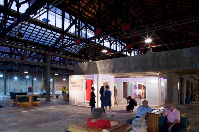 Vis&atilde;o geral do Ateli&ecirc; de [Ciber]costura no SESC Pomp&eacute;ia de S&atilde;o Paulo.