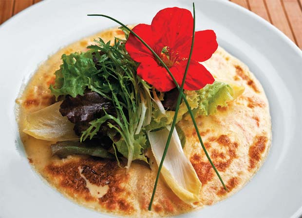 Uma das del&iacute;cias salgadas servidas no bistr&ocirc; da Fazenda Baronesa Vo...