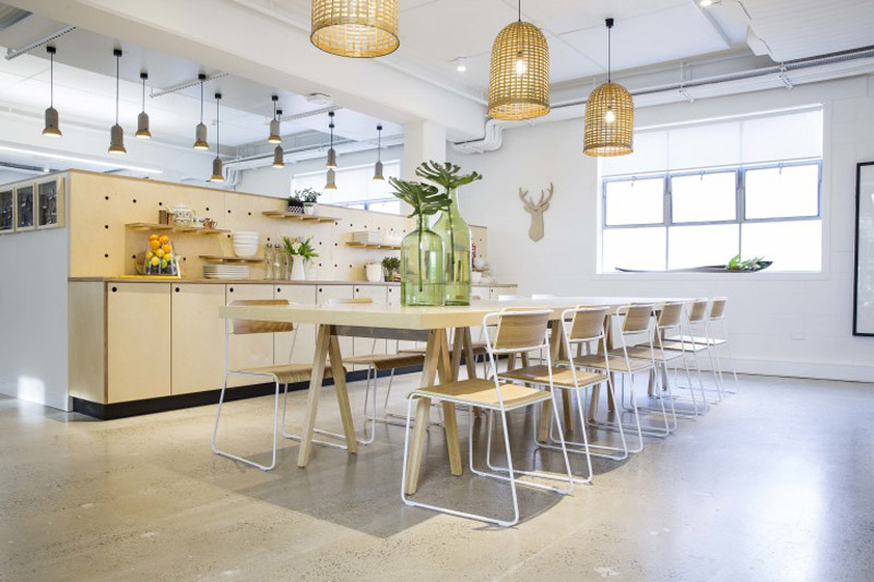 conheca-a-nova-sede-do-airbnb-em-sidney-tem-quarto-atras-da-estante (12)