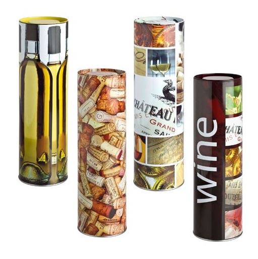 Se o sonho de ter uma adega parece meio distante para o papai, que tal dar essas latas de presente pra ele? Al&eacute;m de armazenar as garrafas de vinho, ainda decoram o ambiente e o seu pai pode at&eacute; montar uma cole&ccedil;&atilde;o! Da Oren, custa R$ 24 e tem variedade de estampas.
