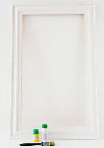 Misture a tinta amarela com a branca at&eacute; atingir exatamente a mesma cor do f...