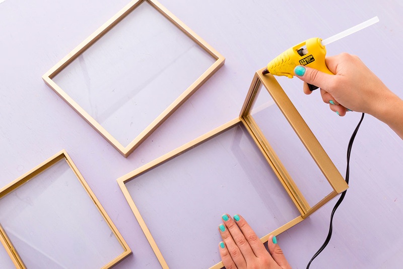 03-Fa&ccedil;a-voc&ecirc;-mesmo-terr&aacute;rio-moderno-feito-com-porta-retrato-de-ferro