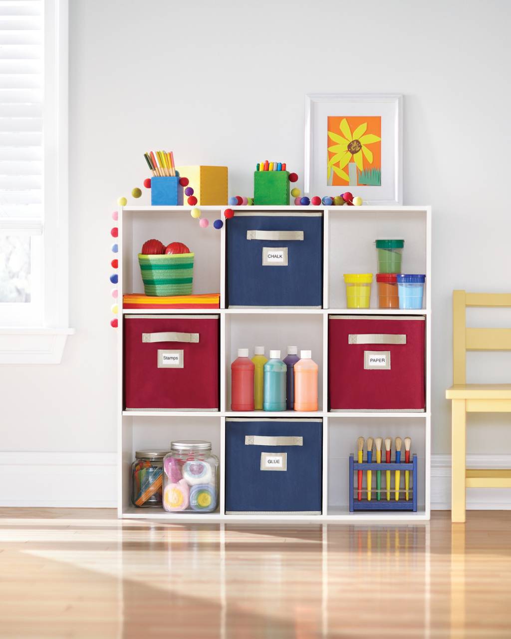 nichos-para-criancas-com-gavetas-de-tecido-etiquetadas-Martha Stewart Living