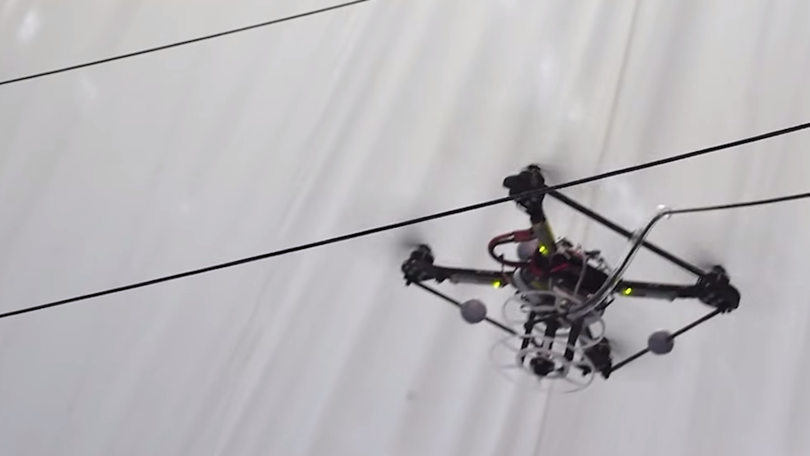 Drones constroem ponte que suporta humanos