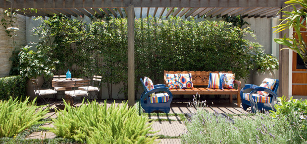 Paisagismo de Alex Hanazaki transformou a área da piscina