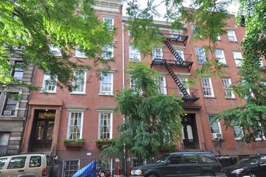 01-sarah-jessica-parker-nyc-casas-adjacentes
