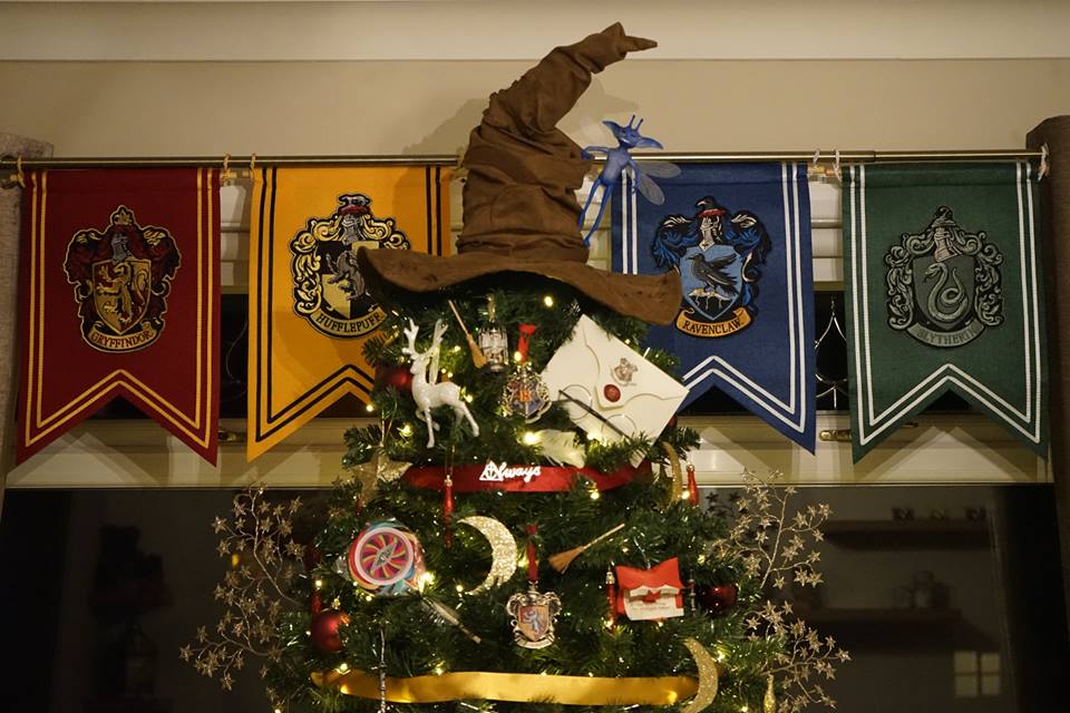 02-fa-monta-arvore-natal-harry-potter-nos-queremos-uma 02-fa-monta-arvore-natal-harry-potter-nos-queremos-uma