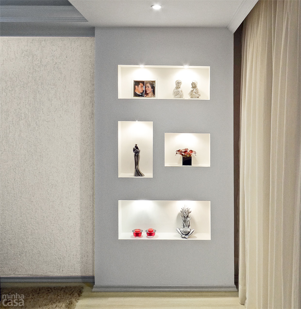 03-sala-de-estar-renovada-com-estante-de-drywall