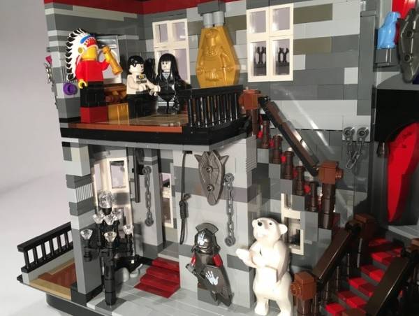 03-fa-miniatura-casa-familia-addams-lego