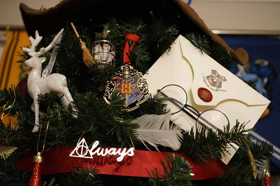 05-fa-monta-arvore-natal-harry-potter-nos-queremos-uma 05-fa-monta-arvore-natal-harry-potter-nos-queremos-uma