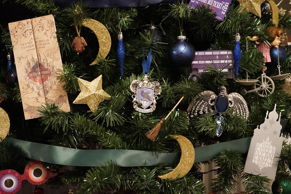08-fa-monta-arvore-natal-harry-potter-nos-queremos-uma 08-fa-monta-arvore-natal-harry-potter-nos-queremos-uma