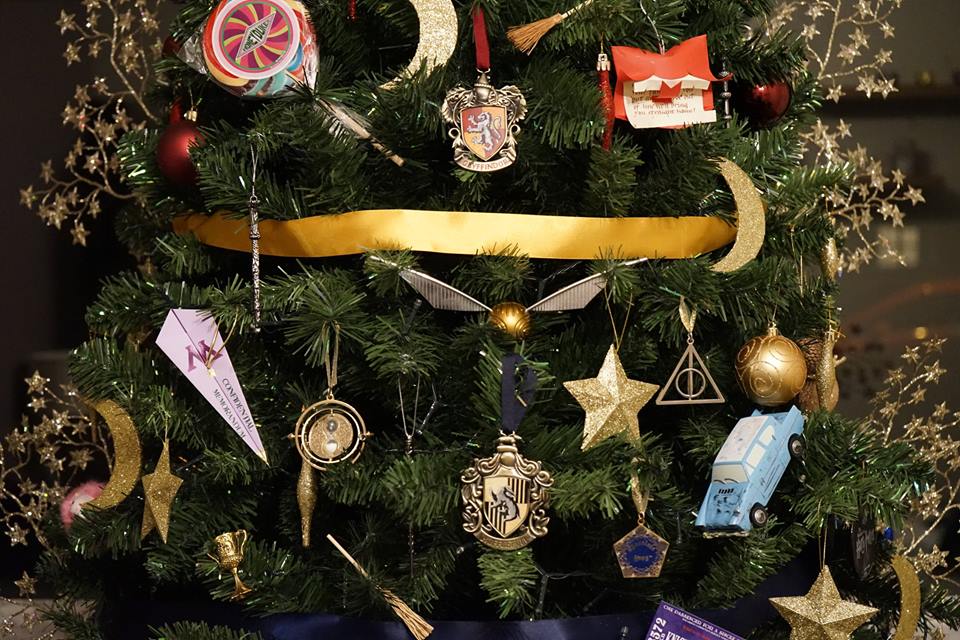 09-fa-monta-arvore-natal-harry-potter-nos-queremos-uma 09-fa-monta-arvore-natal-harry-potter-nos-queremos-uma