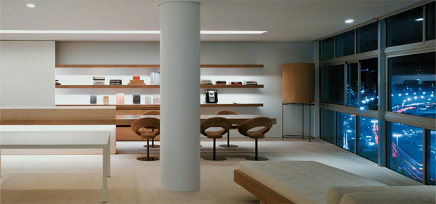 Quatro projetos de iluminação em sala, cozinha e corredor