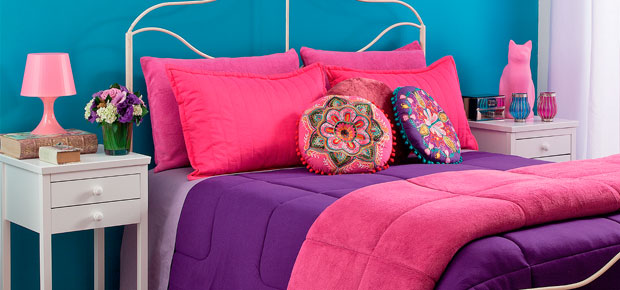 Um quarto de casal e quatro decorações