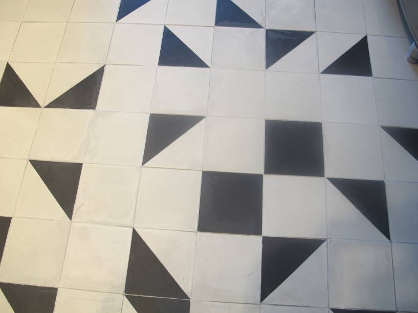 Detalhe do piso de ladrilho hidráulico da cozinha compartilhada. Detalhe do piso de ladrilho hidráulico da cozinha compartilhada.