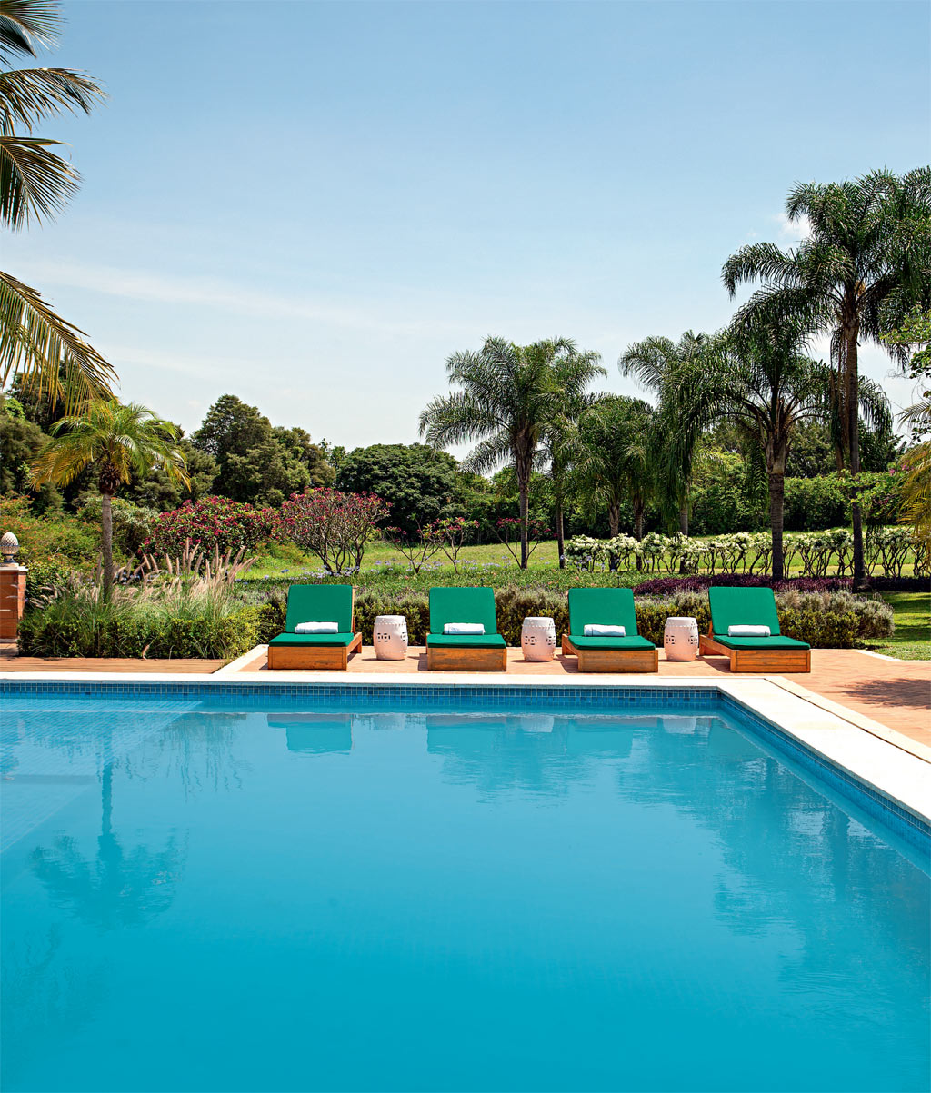 inspiracao-do-dia-jardim-exuberante-com-piscina