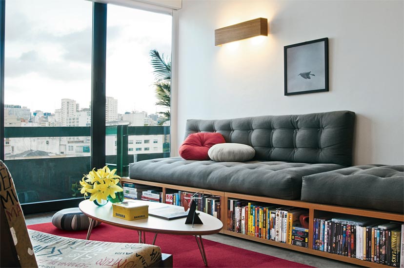 Ideia do arquiteto Antonio Mantovani, o sofá de futon completa uma base de m… Ideia do arquiteto Antonio Mantovani, o sofá de futon completa uma base de m…