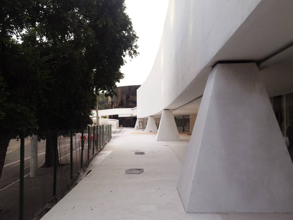 R02-oscar-niemeyer-centro-petrobras-cinema-niteroi
