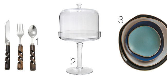 1. Talheres de inox com cabo de osso. O jogo com seis pe&ccedil;as sai por 259 reai...