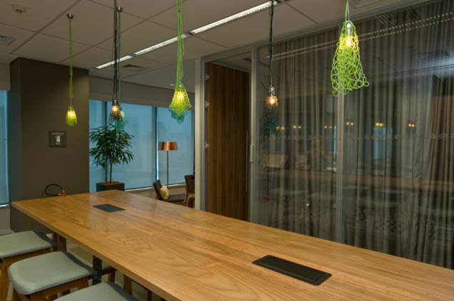 Espaço de convivência com detalhe para a luminária. Espaço de convivência com detalhe para a luminária.