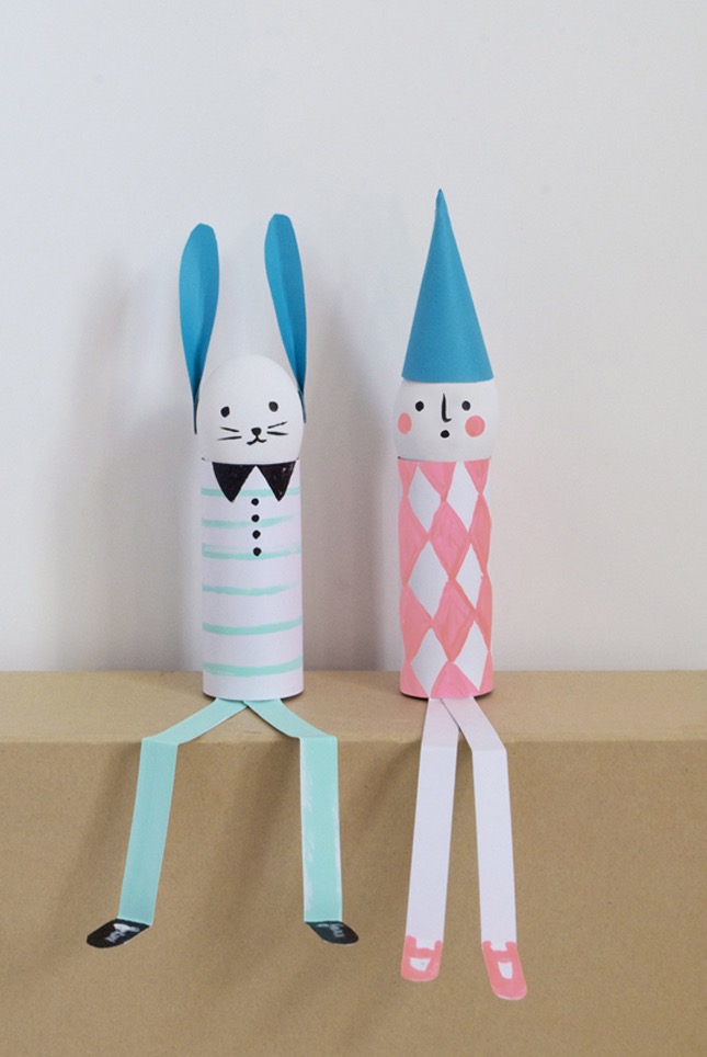 Voc&ecirc; pode criar personagens com os ovos e outros materiais que voc&ecirc; tem em casa, como rolinho de papel higi&ecirc;nico e sulfite.
