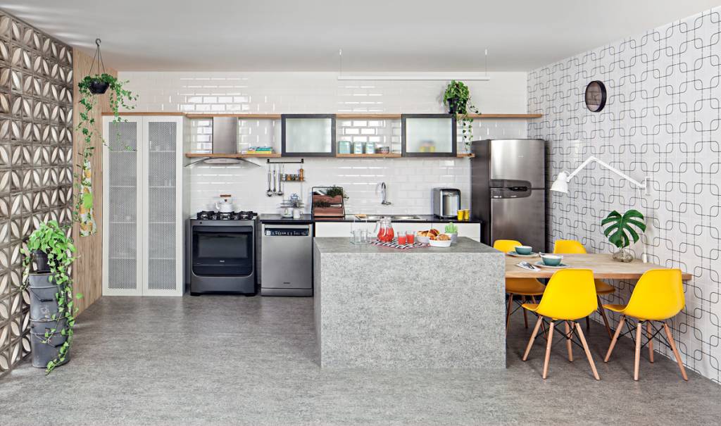 Cozinha contemporânea e iluminada para quem busca praticidade