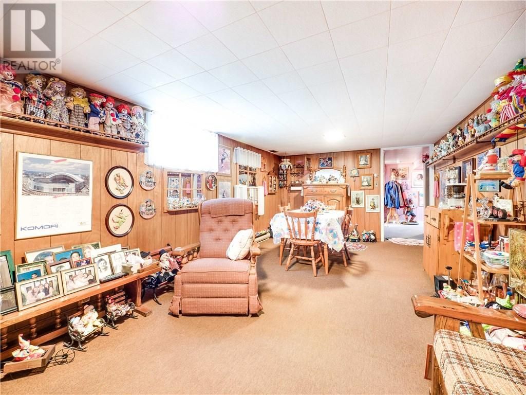 Esta casa é decorada com mais de 1,5 mil palhaços!
