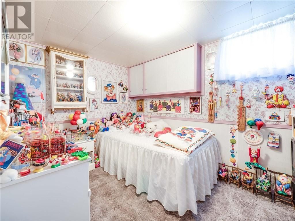 Esta casa é decorada com mais de 1,5 mil palhaços!