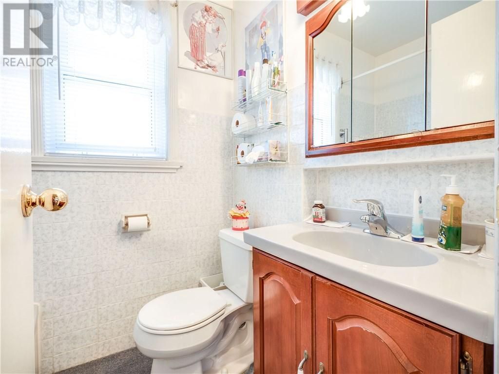 Esta casa é decorada com mais de 1,5 mil palhaços!
