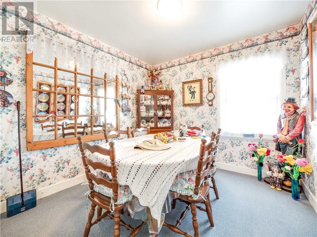 Esta casa é decorada com mais de 1,5 mil palhaços!